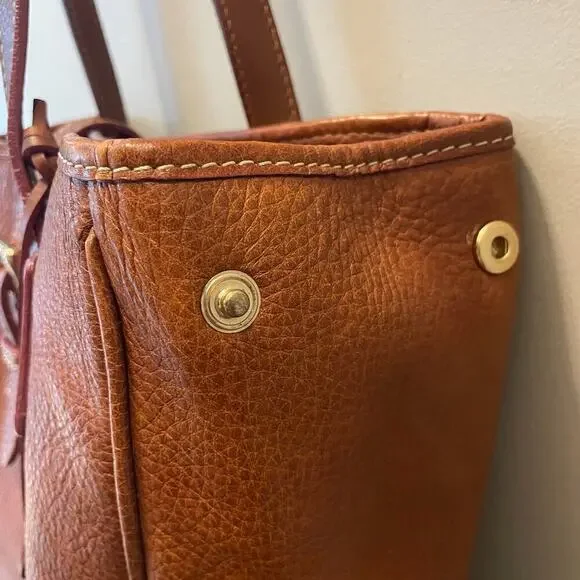 Vintage Dooney & Bourke Pebbled Leather Shoulder Bag | Expandable Brass Hardware - Picture 15 of 16